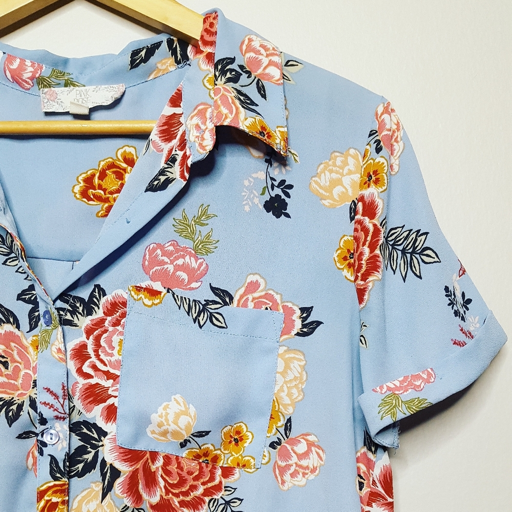 Floral Button Up Blouse - Picture 3 of 5